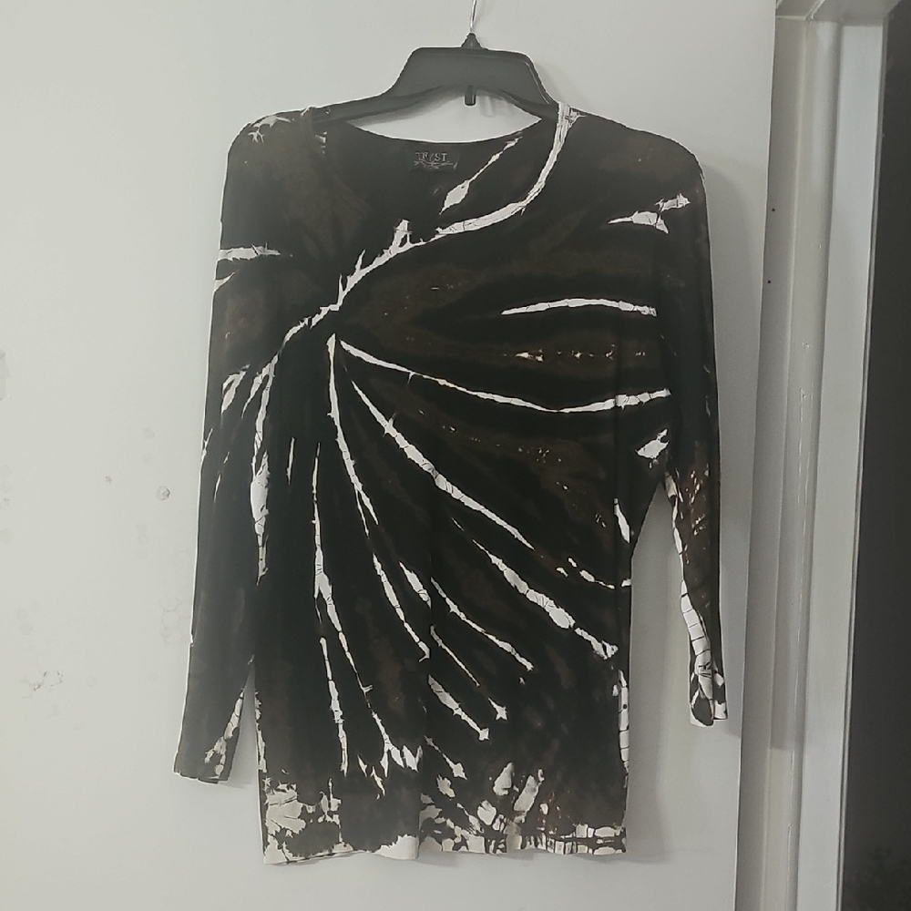 Tryst Black and White Swirl Blouse